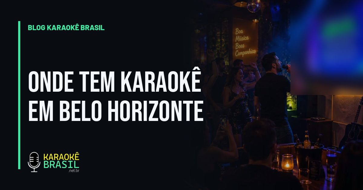 Salão cheio de gente cantando junto no karaokê